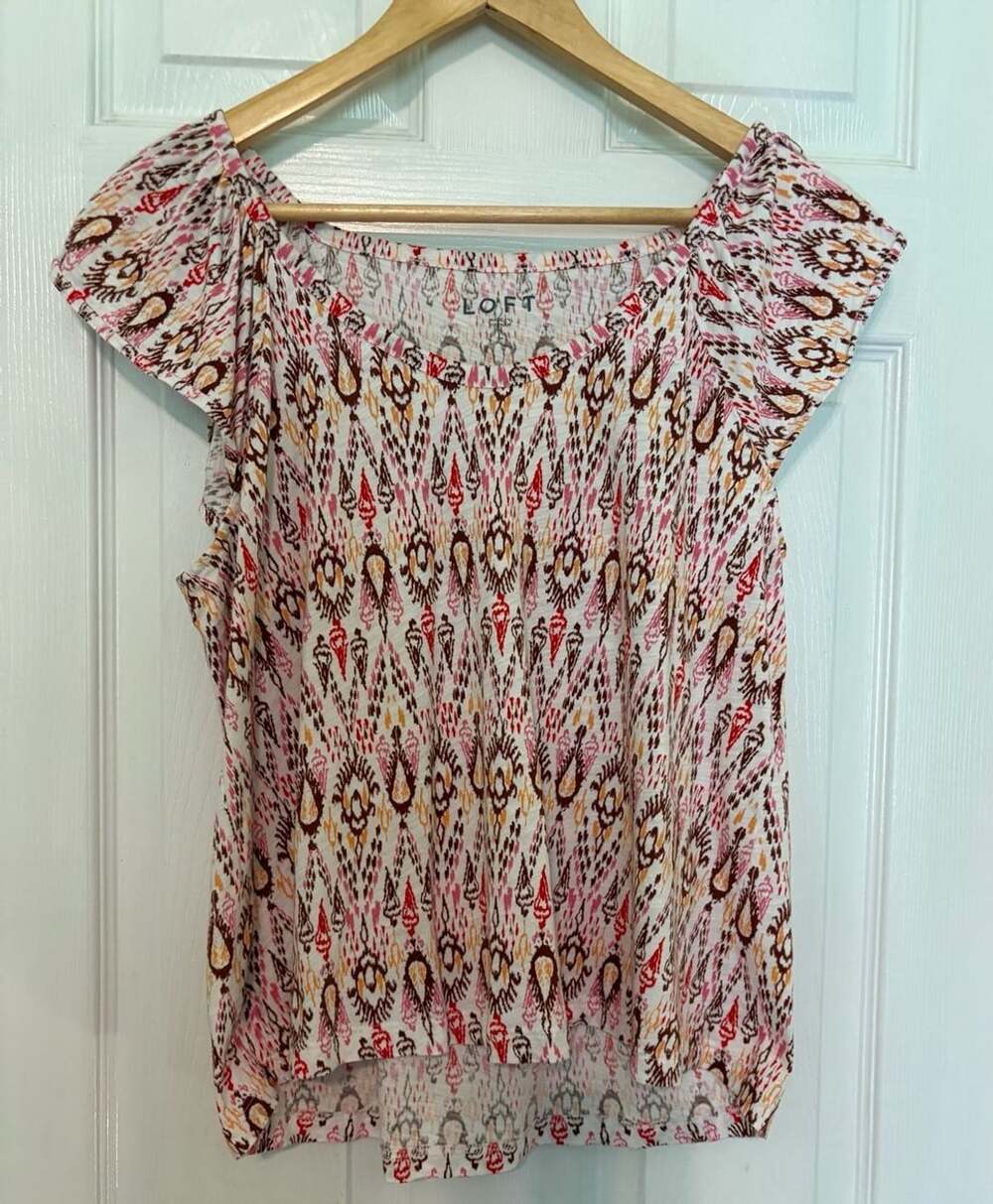 EUC LOFT Ann Taylor loft flutter sleeve Ikat cotton top t-shirt size Large